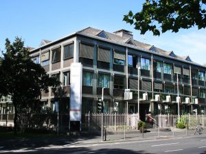 Großes Bürogebäude